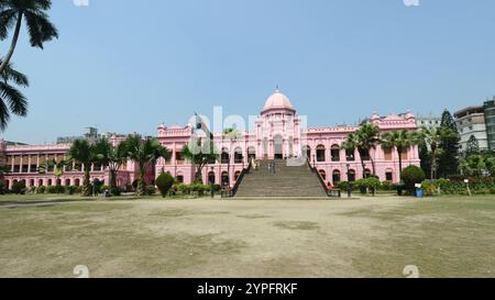 Le Musée Ahsan Manzil dans l'ancien palais du Nawab de Dhaka dans le vieux Dhaka, Bangladesh. Banque D'Images