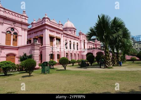 Le Musée Ahsan Manzil dans l'ancien palais du Nawab de Dhaka dans le vieux Dhaka, Bangladesh. Banque D'Images