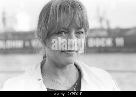 Karin Baal Schauspielerin 09/85 cho Karin Baal im septembre 1985 à Hambourg Deutschland deutsche Frau Schauspiel film TV Fernsehen actrice allemande quer Porträt neutre lächelnd SW *** Karin Baal actrice 09 85 cho Karin Baal en septembre 1985 à Hambourg Allemagne Allemagne allemande femme acteur télévision allemande cross portrait neutre sourire SW Banque D'Images