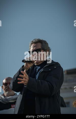 Madrid, Madrid, ESPAGNE. 30 novembre 2024. Le chanteur espagnol MIGUEL RIOS, demande la paix en Palestine dans l'activité convoquée par le collectif ''Stop the War'' (crédit image : © Ignacio Lopez Isasmendi/ZUMA Press Wire) USAGE ÉDITORIAL SEULEMENT! Non destiné à UN USAGE commercial ! Crédit : ZUMA Press, Inc/Alamy Live News Banque D'Images