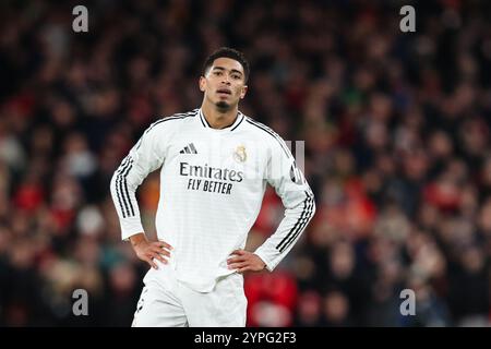 LIVERPOOL, Royaume-Uni - 27 novembre 2024 : Jude Bellingham du Real Madrid regarde pendant le match de l'UEFA Champions League entre Liverpool FC et Real Madrid CF Banque D'Images