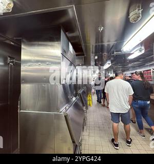 Une vue des zones de préparation des aliments lors d'une visite de la cuisine du bateau de croisière Regal Princess Banque D'Images