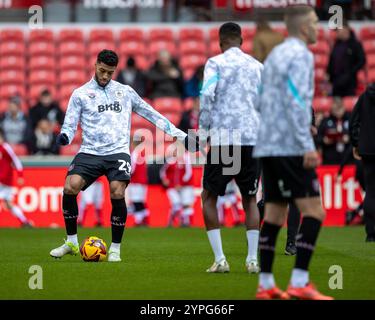 30 novembre 2024 ; Bet365 Stadium, Stoke, Staffordshire, Angleterre; EFL Championship Football, Stoke City contre Burnley ; Josh Laurent de Burnley pendant l'échauffement Banque D'Images