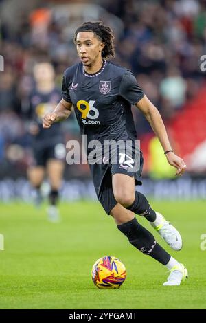 30 novembre 2024 ; Bet365 Stadium, Stoke, Staffordshire, Angleterre; EFL Championship Football, Stoke City contre Burnley ; Bashir Humphreys de Burnley Banque D'Images