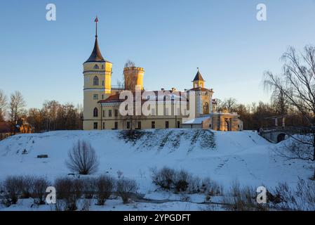 Ancien château Beep un matin d'hiver. Pavlovsk (Saint-Pétersbourg) Russie Banque D'Images