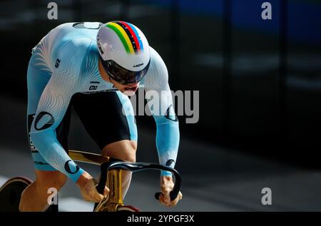 APELDOORN - Harry Lavreysen en action lors du premier sprint de l'UCI Track Champions League à Omnisport. C'était le troisième tour de la compétition de cyclisme sur piste. ANP IRIS VAN DEN BROEK crédit : ANP/Alamy Live News Banque D'Images