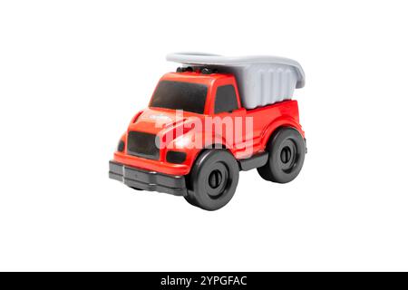 camion jouet pour enfants en plastique rouge sur fond transparent. png. Banque D'Images