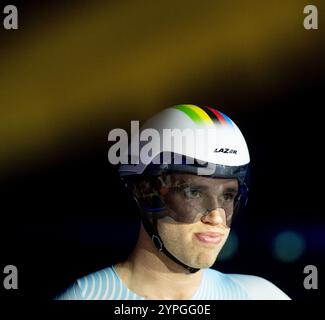 APELDOORN - Harry Lavreysen en action lors du premier sprint de l'UCI Track Champions League à Omnisport. C'était le troisième tour de la compétition de cyclisme sur piste. ANP IRIS VAN DEN BROEK crédit : ANP/Alamy Live News Banque D'Images