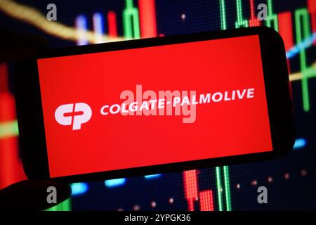 Dans cette illustration photo, le logo de la société Colgate-Palmolive est affiché sur un écran de smartphone. Banque D'Images