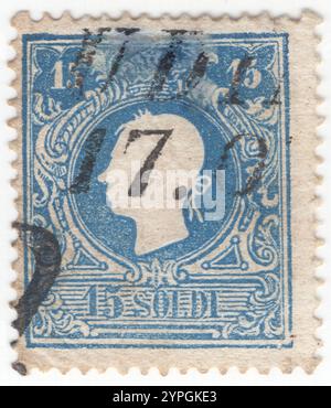 ITALIE AUTRICHIENNE (Lombardie Vénétie) — 1859 février 10 : timbre-poste bleu à 15 soldi représentant un portrait en relief du jeune monarque autrichien Franz Josef, empereur d'Autriche, roi de Hongrie, et des autres états de la monarchie des Habsbourg. Le Royaume de Lombardie-Vénétie (Royaume Lombardo-vénitien) était un Royaume du nord de l'Italie faisant partie de l'Empire autrichien. Milan et Venise étaient les deux principales villes. La Lombardie a été annexée à la Sardaigne en 1859, et la Vénétie au Royaume d'Italie en 1866 Banque D'Images