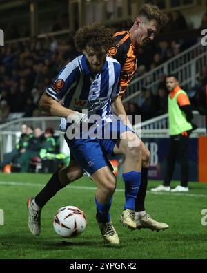 Anthony Mancini de Hartlepool United en action avec Mark Shelton de Barnet lors du match de Vanarama National League entre Hartlepool United et Barnet au Victoria Park, Hartlepool, samedi 30 novembre 2024. (Photo : Mark Fletcher | mi News) crédit : MI News & Sport /Alamy Live News Banque D'Images