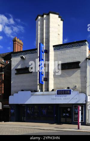 Vue du cinéma Odeon, ville marchande de Loughborough, Leicestershire, Angleterre Banque D'Images