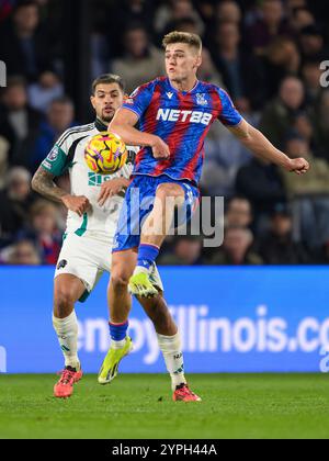 Londres, Royaume-Uni. 30 novembre 2024. Crystal Palace, Londres, Angleterre, 30 novembre 2024 : Justin Devenny de Crystal Palace (à droite) pendant le match de premier League entre Crystal Palace et Newcastle United au Selhurst Park à Londres, Angleterre. (David Horton/SPP) (David Horton/SPP) crédit : SPP Sport Press photo. /Alamy Live News Banque D'Images