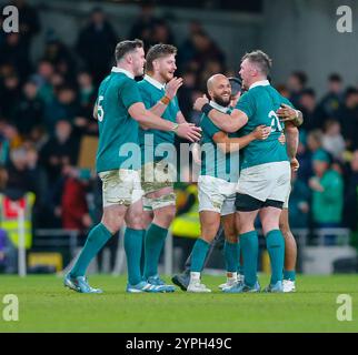 Dublin, Irlande. 30 novembre 2024 ; Aviva Stadium, Dublin, Irlande : Autumn Rugby International, Irlande contre Australie ; L'équipe irlandaise célèbre après le coup de sifflet à plein temps crédit : action plus Sports images/Alamy Live News Banque D'Images