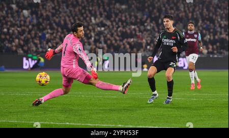 Londres, Royaume-Uni. 30 novembre 2024. West Ham Utd v Arsenal - premier League - London Stadium. Kai Havertz marque le 4e but d'Arsenal. Crédit photo : Mark pain / Alamy Live News Banque D'Images