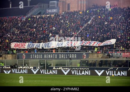 Bologne, Italie. 30 novembre 2024. Les supporters du Bologna f.c. montrent une bannière lors du match de football italien Enilive Serie A entre le Bologna f.c. et Venezia au stade Dall'Ara, à Bologne, dans le nord de l'Italie, samedi 30 novembre, 2024. sport - Soccer - (photo Michele Nucci crédit : LaPresse/Alamy Live News Banque D'Images