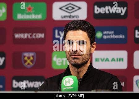 LONDRES, Royaume-Uni - 30 novembre 2024 : le manager d'Arsenal Mikel Arteta s'adresse à la presse après le match de premier League entre West Ham United et Arsenal FC au London Stadium (crédit : Craig Mercer/ Alamy Live News) Banque D'Images