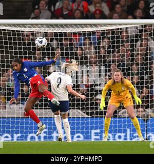 Londres, Royaume-Uni. 30 novembre 2024. *** Lors du match amical international féminin entre l'Angleterre féminine et les USA Women au stade de Wembley, Londres, Angleterre, le 30 novembre 2024. Photo de Phil Hutchinson. Utilisation éditoriale uniquement, licence requise pour une utilisation commerciale. Aucune utilisation dans les Paris, les jeux ou les publications d'un club/ligue/joueur. Crédit : UK Sports pics Ltd/Alamy Live News Banque D'Images