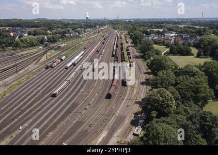 La gare de triage et de passagers de la ville d'Oberhausen, Rhénanie du Nord-Westphalie, est l'une des plus grandes installations de ce type en Allemagne. Banque D'Images