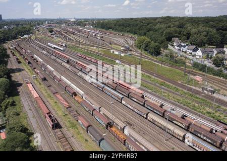 La gare de triage et de passagers de la ville d'Oberhausen, Rhénanie du Nord-Westphalie, est l'une des plus grandes installations de ce type en Allemagne. Banque D'Images