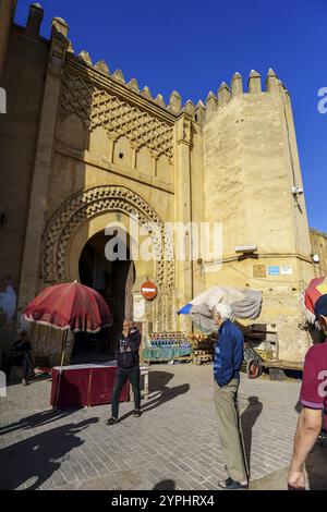 Bab Mahrouk, porte dans le mur, Fès, maroc Banque D'Images