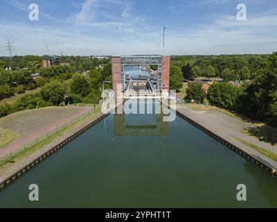 Treuil de navire dans la ville de Waltrop, ouvert en 1989. La structure est située à côté de l'ascenseur de bateau historique Henrichenburg, un attracti touristique populaire Banque D'Images