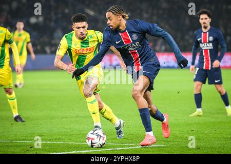 Paris, France, France. 30 novembre 2024. Douglas AUGUSTO de Nantes et Bradley BARCOLA du PSG lors du match de Ligue 1 entre le Paris Saint-Germain (PSG) et le FC Nantes au stade du Parc des Princes le 30 novembre 2024 à Paris. (Crédit image : © Matthieu Mirville/ZUMA Press Wire) USAGE ÉDITORIAL SEULEMENT! Non destiné à UN USAGE commercial ! Crédit : ZUMA Press, Inc/Alamy Live News Banque D'Images