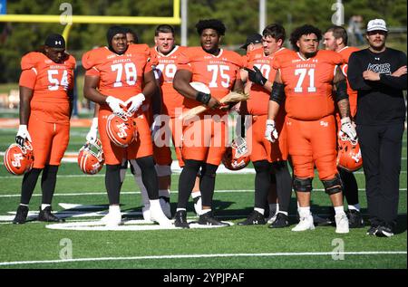 Huntsville, Texas, États-Unis. 29 novembre 2024. Journée senior pour Sam Houston State Bearkats sur le terrain au stade Bowers. (Crédit image : © James Leyva/ZUMA Press Wire) USAGE ÉDITORIAL SEULEMENT! Non destiné à UN USAGE commercial ! Crédit : ZUMA Press, Inc/Alamy Live News Banque D'Images