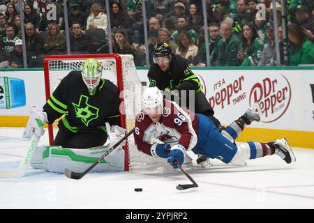 Dallas, États-Unis. 29 novembre 2024. Mikko Rantanen #96 de Colorado Avalanche plonge pour faire un jeu offensif pendant le match contre Dallas Stars de la saison régulière de la LNH à American Airlines Center. Score final Dallas Stars 5-3 Colorado Avalanche. Le 29 novembre 2024 à Dallas, Texas, États-Unis. (Photo de Javier Vicencio/Eyepix Group/SIPA USA) crédit : SIPA USA/Alamy Live News Banque D'Images