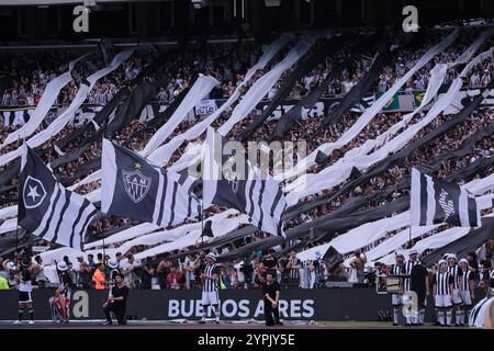 Buenos Aires, Argentine - 30 novembre 2024 : Atlético Mineiro et Botafogo s'affrontent lors de la finale de la Copa Libertadores à l'Estadio Monumental à Buenos Aires, marquant une épreuve historique tout brésilienne. Les fans des deux équipes ont rempli la ville d'énergie, alors que les deux clubs concourent pour le titre tant convoité d'Amérique du Sud. Le match promet des enjeux élevés, une rivalité intense et le football à son meilleur. (Photo UNAR photo) Banque D'Images
