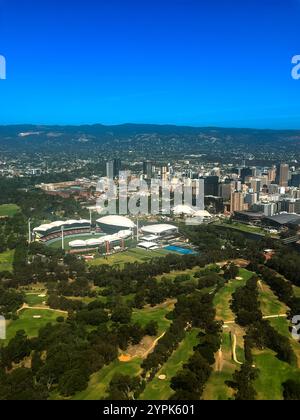 Vue aérienne d'Adelaide Oval et du parc environnant en Australie méridionale. Banque D'Images