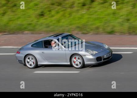 2002 Silver Porsche 911 Carrera 4S. Banque D'Images