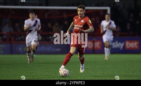 Crawley Town's Gavan Holohan lors du match de 2e tour de la FA Cup entre Crawley Town et Lincoln City au Broadfield Stadium de Crawley. Banque D'Images