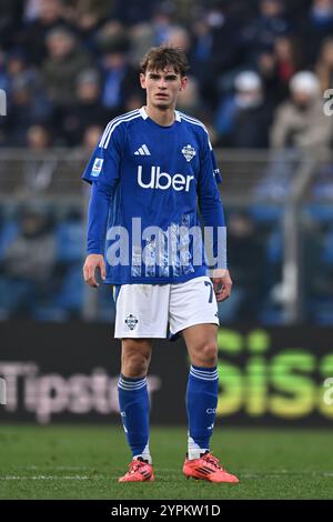 Nicolas Paz (Côme) lors du match de Serie A entre Como 1-1 Monza au stade Giuseppe Sinigaglia le 30 novembre 2024 à Côme, Italie. Crédit : Maurizio Borsari/AFLO/Alamy Live News Banque D'Images