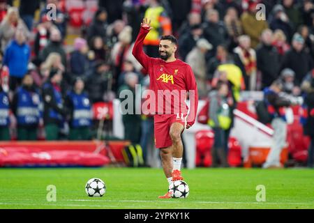 L'attaquant de Liverpool Mohamed Salah (11 ans) fait des vagues lors du match par étapes du Liverpool FC contre Real Madrid CF UEFA Champions League Round 1 à Anfield, Liverpool, Angleterre, Royaume-Uni le 27 novembre 2024 Banque D'Images