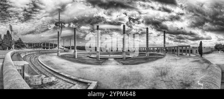 BARCELONE - AOÛT 11 : vue panoramique de l'architecture pittoresque et essentielle du Parc Olympique sur la colline de Montjuic, Barcelone, Catalogne, Espagne, sur Un Banque D'Images