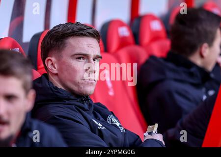 Enschede, pays-Bas. 1er décembre 2024. ENSCHEDE, PAYS-BAS - 1er DÉCEMBRE : Daan Rots du FC Twente regarde pendant le match néerlandais Eredivisie entre le FC Twente et Go Ahead Eagles au de Grolsch Veste le 1er décembre 2024 à Enschede, pays-Bas. (Photo de Peter Lous/Orange Pictures) crédit : Orange pics BV/Alamy Live News Banque D'Images