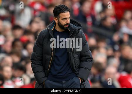 Manchester, Royaume-Uni. 1er décembre 2024. Ruben Amorim Manager de Manchester United regarde pendant le match de premier League Manchester United vs Everton à Old Trafford, Manchester, Royaume-Uni, le 1er décembre 2024 (photo par Craig Thomas/News images) à Manchester, Royaume-Uni le 12/1/2024. (Photo de Craig Thomas/News images/SIPA USA) crédit : SIPA USA/Alamy Live News Banque D'Images