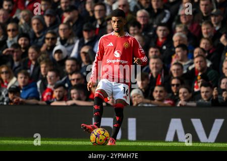 Manchester, Royaume-Uni. 1er décembre 2024. AMAD Diallo de Manchester United avec le ballon lors du match de premier League Manchester United vs Everton à Old Trafford, Manchester, Royaume-Uni, le 1er décembre 2024 (photo par Craig Thomas/News images) à Manchester, Royaume-Uni le 12/1/2024. (Photo de Craig Thomas/News images/SIPA USA) crédit : SIPA USA/Alamy Live News Banque D'Images