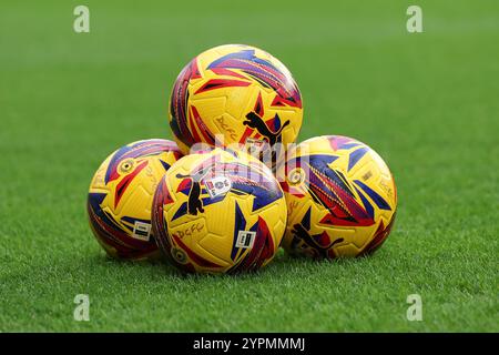 Derby, Royaume-Uni. 1er décembre 2024. EFL Hi-Viz Winter match ball pendant le Sky Bet Championship match Derby County vs Sheffield mercredi au Pride Park Stadium, Derby, Royaume-Uni, le 1er décembre 2024 (photo par Alex Roebuck/News images) à Derby, Royaume-Uni le 12/1/2024. (Photo par Alex Roebuck/News images/SIPA USA) crédit : SIPA USA/Alamy Live News Banque D'Images