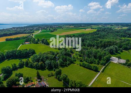 L'avant-pays alpin de haute-Bavière près de Greifenberg am Ammersee en été Banque D'Images