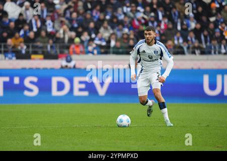 Karlsruhe, Deutschland. 1er décembre 2024. Mikelbrencis ? William (Hamburger SV 2) AM Ball 2. Bundesliga : Karlsruher SC vs Hamburger SV, BBBank Wildpark, Sonntag 01.12.2024 crédit : dpa/Alamy Live News Banque D'Images