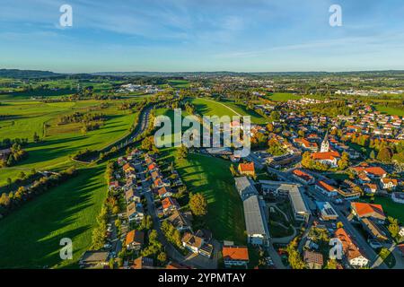 La région de Waltenhofen dans la région du lac de Allgäu à Oberallgäu vue d'en haut par une soirée idyllique d'octobre Banque D'Images