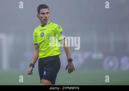 Milan, Italie. 30 novembre 2024. L'arbitre Federico Dionisi vu en action lors du match de football de Serie A 2024/25 entre l'AC Milan et l'Empoli FC au stade San Siro. SCORE FINAL ; AC Milan 3 - 0 Empoli FC crédit : SOPA images Limited/Alamy Live News Banque D'Images