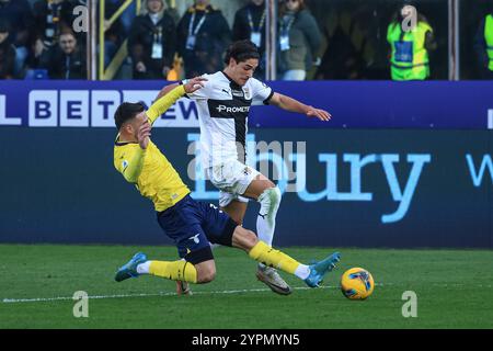 Matteo Cancellieri (Parma Calcio) se bat pour le ballon lors de Parme Calcio vs SS Lazio, match de football italien Serie A à Parme, Italie, 01 décembre 2024 Banque D'Images