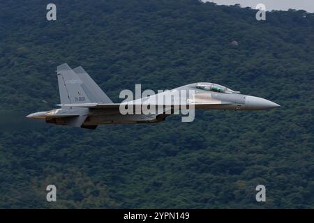 Un chasseur de frappe multirôle Shenyang J-16 Hidden Dragon de l'Armée de libération populaire chinoise au salon aéronautique Chine à Zhuhai Banque D'Images