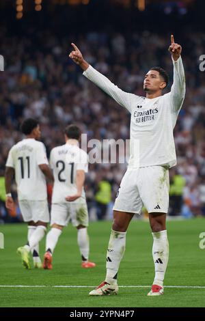 Madrid, Espagne. 1er décembre 2024. MADRID, ESPAGNE - 1er DÉCEMBRE : Jude Bellingham, milieu de terrain central du Real Madrid, célèbre après avoir marqué le premier but de son équipe lors du match LaLiga EA Sports entre le Real Madrid et Getafe CF au stade Santiago Bernabeu le 1er décembre 2024 à Madrid, en Espagne. (Photo de Francisco Macia/photo Players images/Magara Press) crédit : Magara Press SL/Alamy Live News Banque D'Images