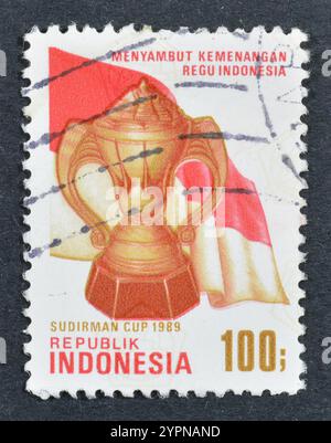 Timbre-poste oblitéré imprimé par l'Indonésie, qui montre Sudirman Cup, vers 1989. Banque D'Images