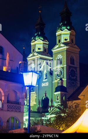 Fête de la lumière de l'eau dans le centre historique de la vieille ville de Brixen (Bressanone) dans le Tyrol du Sud - Sudtirol - Haut Adige. Banque D'Images