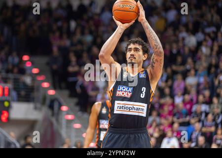 Bonn, Deutschland. 1er décembre 2024. Marcio Santos (Rationpharm Ulm, #03) beim Freiwurf Telekom paniers Bonn vs. ratiopharm Ulm, Basketball, Easy Credit BBL 10.Spieltag, 2024/2025, 01.12.2024 Foto : Eibner-Pressefoto/Gerhard Wingender crédit : dpa/Alamy Live News Banque D'Images